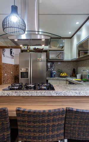 Casa à venda com 228m², 3 quartos e 5 vagas Casa à venda com 228m², 3 quartos e 5 vagasCozinha