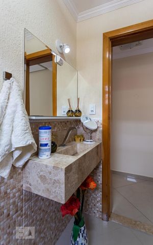 Casa à venda com 228m², 3 quartos e 5 vagas Casa à venda com 228m², 3 quartos e 5 vagasLavabo