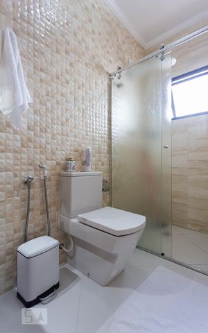 Casa à venda com 228m², 3 quartos e 5 vagas Casa à venda com 228m², 3 quartos e 5 vagasBanheiro da Suíte