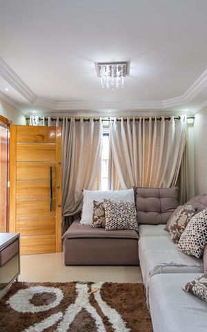 Casa à venda com 228m², 3 quartos e 5 vagas Casa à venda com 228m², 3 quartos e 5 vagasSala