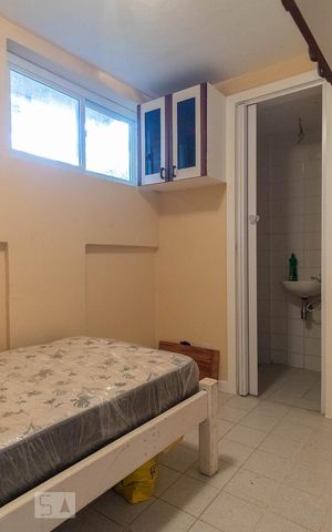 Casa de condomínio à venda com 220m², 3 quartos e 2 vagas Casa de condomínio à venda com 220m², 3 quartos e 2 vagasQuarto de serviço