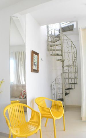 Casa de condomínio para alugar com 240m², 3 quartos e 1 vagaLateral