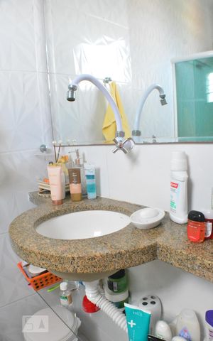 Casa de condomínio para alugar com 240m², 3 quartos e 1 vagaQuarto 1 com banheiro