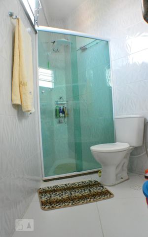 Casa de condomínio para alugar com 240m², 3 quartos e 1 vagaQuarto 1 com banheiro