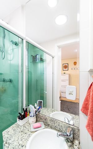 Apartamento à venda com 68m², 2 quartos e 2 vagas Apartamento à venda com 68m², 2 quartos e 2 vagasBanheiro da Suíte