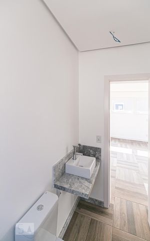 Casa de condomínio à venda com 506m², 3 quartos e 3 vagas Casa de condomínio à venda com 506m², 3 quartos e 3 vagasBanheiro da Cobertura