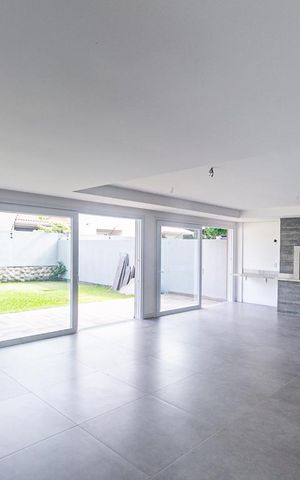 Casa de condomínio à venda com 506m², 3 quartos e 3 vagas Casa de condomínio à venda com 506m², 3 quartos e 3 vagasSala
