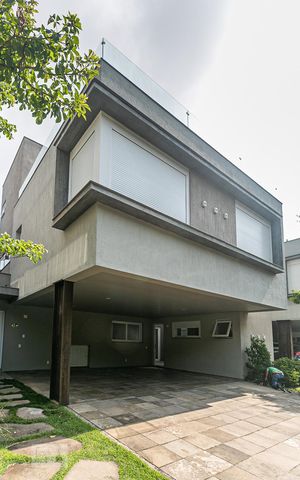 Casa de condomínio à venda com 506m², 3 quartos e 3 vagas Casa de condomínio à venda com 506m², 3 quartos e 3 vagasFachada