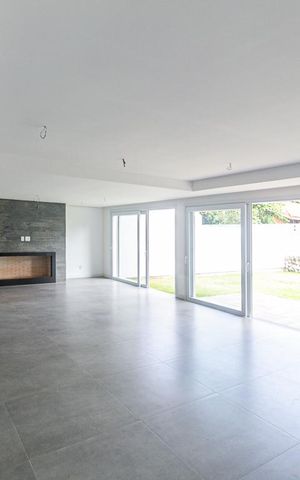 Casa de condomínio à venda com 506m², 3 quartos e 3 vagas Casa de condomínio à venda com 506m², 3 quartos e 3 vagasSala
