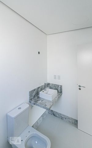 Casa de condomínio à venda com 506m², 3 quartos e 3 vagas Casa de condomínio à venda com 506m², 3 quartos e 3 vagasBanheiro do Quarto 2