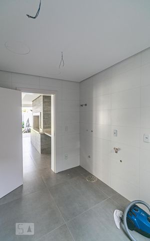 Casa de condomínio à venda com 506m², 3 quartos e 3 vagas Casa de condomínio à venda com 506m², 3 quartos e 3 vagasÁrea de Serviço