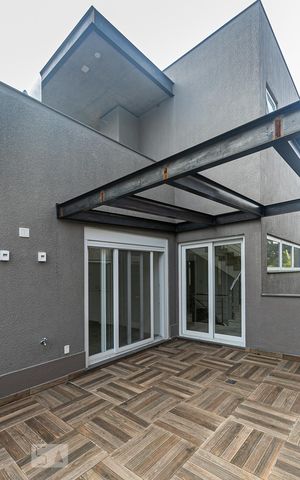 Casa de condomínio à venda com 506m², 3 quartos e 3 vagas Casa de condomínio à venda com 506m², 3 quartos e 3 vagasVaranda
