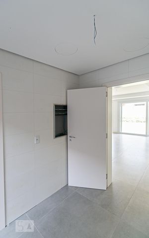 Casa de condomínio à venda com 506m², 3 quartos e 3 vagas Casa de condomínio à venda com 506m², 3 quartos e 3 vagasÁrea de Serviço
