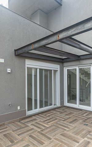 Casa de condomínio à venda com 506m², 3 quartos e 3 vagas Casa de condomínio à venda com 506m², 3 quartos e 3 vagasVaranda