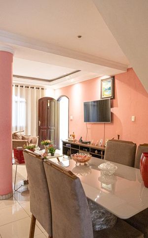 Casa à venda com 260m², 4 quartos e 2 vagasSala