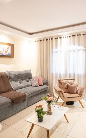 Casa à venda com 260m², 4 quartos e 2 vagasSala