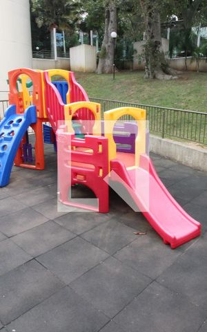 Apartamento para alugar com 40m², 2 quartos e 1 vaga Apartamento para alugar com 40m², 2 quartos e 1 vagaÁrea comum - Playground