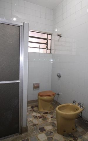 Casa à venda com 85m², 4 quartos e 6 vagasBanheiro