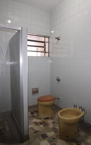 Casa à venda com 85m², 4 quartos e 6 vagasBanheiro