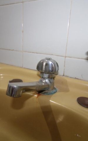 Casa à venda com 85m², 4 quartos e 6 vagasBanheiro