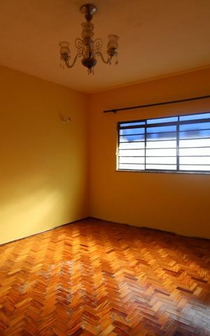 Casa à venda com 85m², 4 quartos e 6 vagasSala