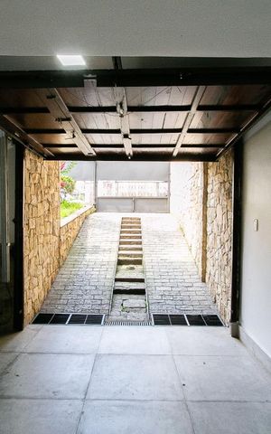 Casa à venda com 214m², 4 quartos e 6 vagas Casa à venda com 214m², 4 quartos e 6 vagasGaragem