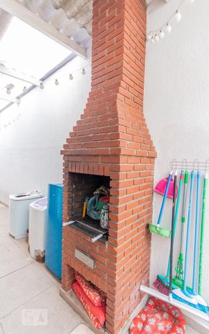 Casa à venda com 175m², 3 quartos e 2 vagas Casa à venda com 175m², 3 quartos e 2 vagasÁrea comum - Churrasqueira