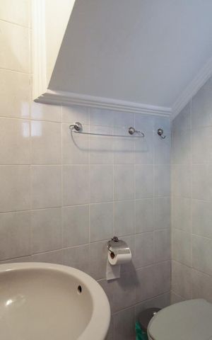 Casa à venda com 235m², 3 quartos e 4 vagas Casa à venda com 235m², 3 quartos e 4 vagasBanheiro Garagem e Salão de festas