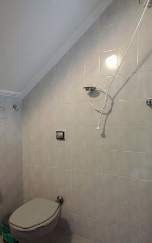 Casa à venda com 235m², 3 quartos e 4 vagas Casa à venda com 235m², 3 quartos e 4 vagasBanheiro Garagem e Salão de festas