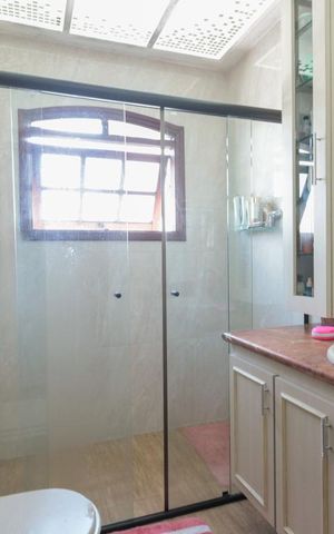 Casa à venda com 235m², 3 quartos e 4 vagas Casa à venda com 235m², 3 quartos e 4 vagasBanheiro Social
