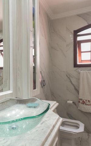 Casa à venda com 235m², 3 quartos e 4 vagas Casa à venda com 235m², 3 quartos e 4 vagasBanheiro Suíte