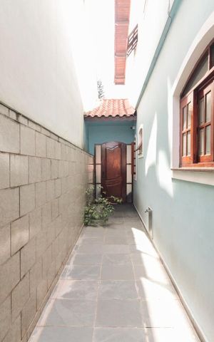 Casa à venda com 235m², 3 quartos e 4 vagas Casa à venda com 235m², 3 quartos e 4 vagasCorredor