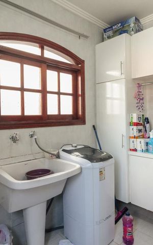 Casa à venda com 235m², 3 quartos e 4 vagas Casa à venda com 235m², 3 quartos e 4 vagasÁrea de serviço