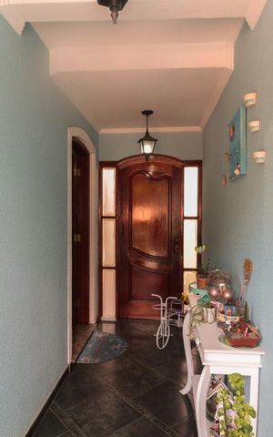 Casa à venda com 235m², 3 quartos e 4 vagas Casa à venda com 235m², 3 quartos e 4 vagasEntrada