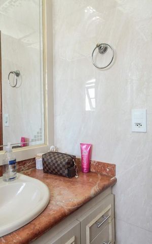 Casa à venda com 235m², 3 quartos e 4 vagas Casa à venda com 235m², 3 quartos e 4 vagasBanheiro Social