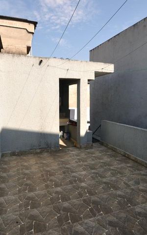 Casa à venda com 65m², 3 quartos e 1 vagaÁrea de serviço