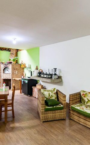 Casa à venda com 202m², 3 quartos e 4 vagas Casa à venda com 202m², 3 quartos e 4 vagasÁrea Externa