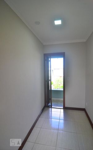Casa à venda com 250m², 3 quartos e 2 vagasCloset