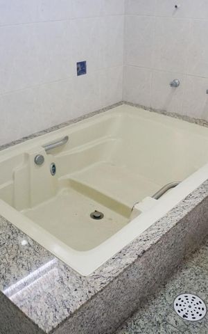 Casa à venda com 300m², 2 quartos e 2 vagasBanheiro