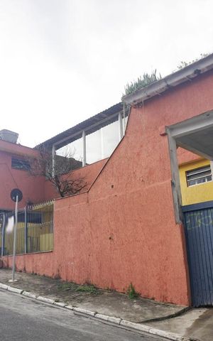 Casa à venda com 300m², 2 quartos e 2 vagasFachada