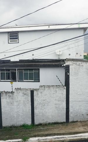Casa à venda com 300m², 2 quartos e 2 vagasSala