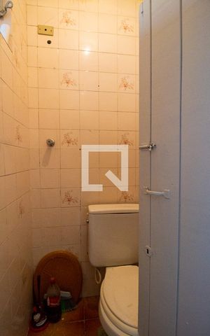 Casa para alugar com 85m², 2 quartos e sem vaga Casa para alugar com 85m², 2 quartos e sem vagaBanheiro de Serviço