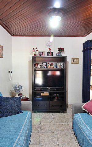 Casa à venda com 210m², 2 quartos e 2 vagasSala 