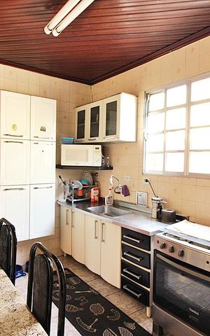 Casa à venda com 210m², 2 quartos e 2 vagasCozinha