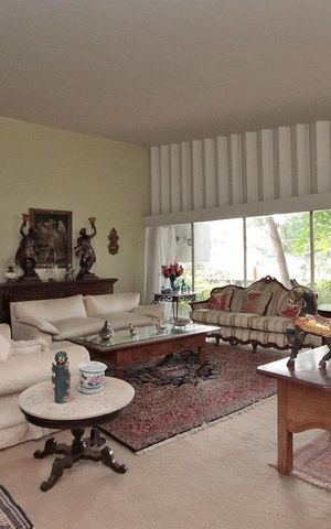 Casa à venda com 600m², 4 quartos e 8 vagasSala