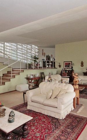 Casa à venda com 600m², 4 quartos e 8 vagasSala