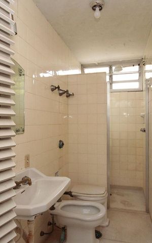 Casa à venda com 600m², 4 quartos e 8 vagasBanheiro de Serviço