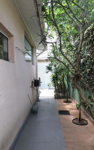 Casa à venda com 430m², 5 quartos e 2 vagas Casa à venda com 430m², 5 quartos e 2 vagasQuintal _ Fundos