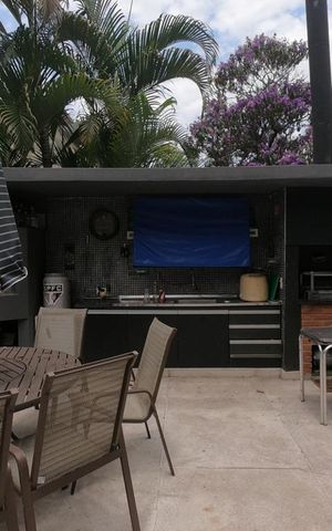Casa à venda com 430m², 5 quartos e 2 vagas Casa à venda com 430m², 5 quartos e 2 vagasPisicna / Área Gourmet