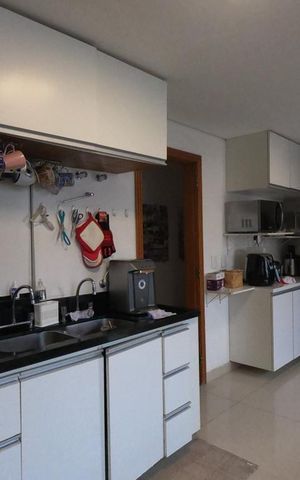 Casa à venda com 430m², 5 quartos e 2 vagas Casa à venda com 430m², 5 quartos e 2 vagasCozinha